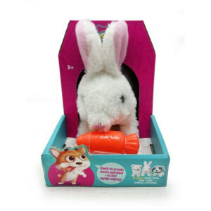 Królik chodzący z marchewką