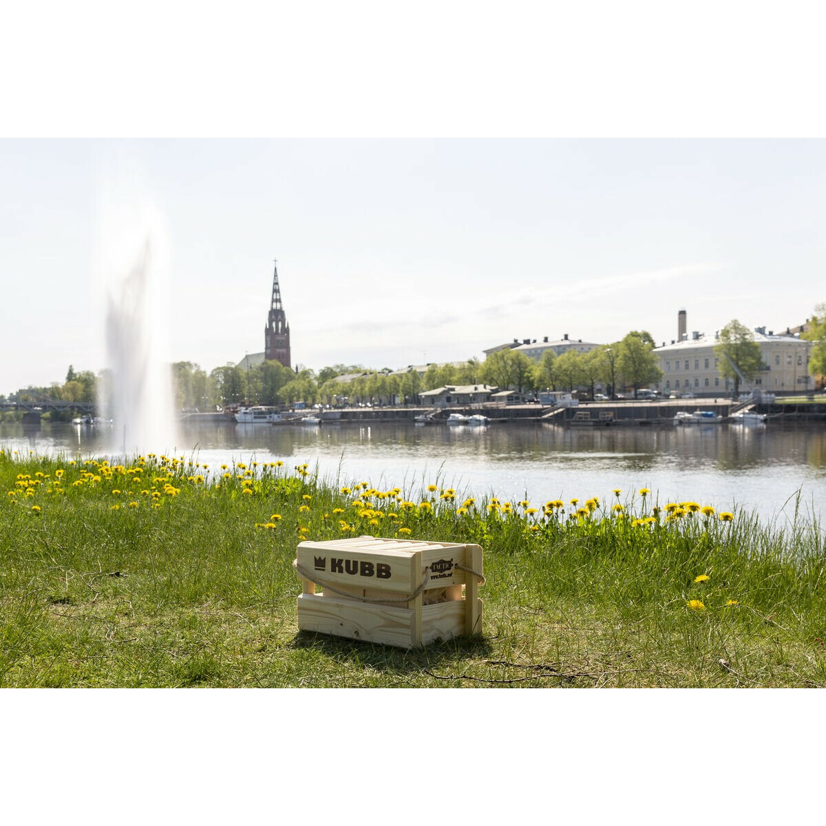 Gra Kubb w kartonowym opakowaniu - obrazek 3