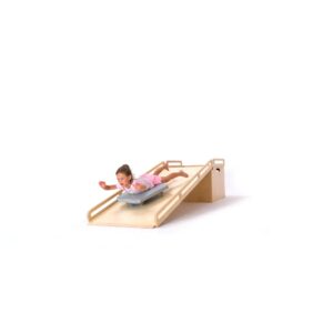 Duża zjeżdżalnia do deskorolki