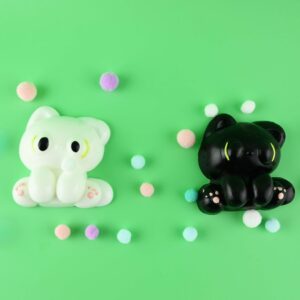 Gniotek squishy kot z kuleczkami