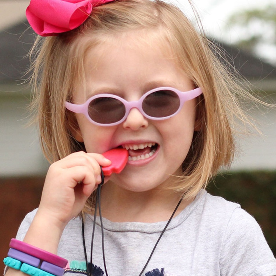 Gryzak/naszyjnik logopedyczny saber ciemny szary - obrazek 2