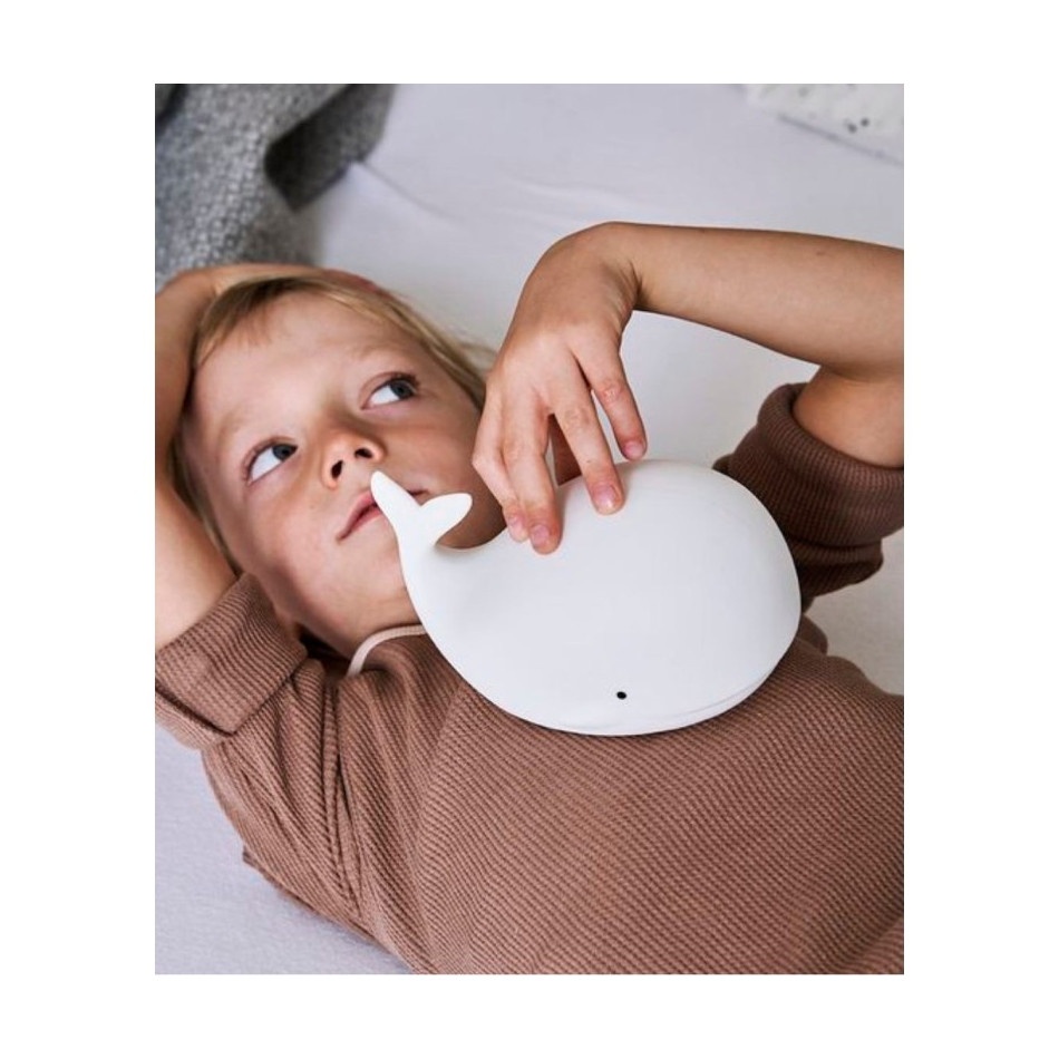 Lampka silikonowa z pilotem wieloryb biały - obrazek 3