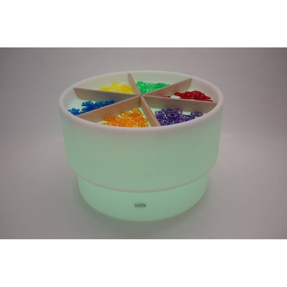 Podświetlany stół z drewnianymi elementami do sortowania - obrazek 5