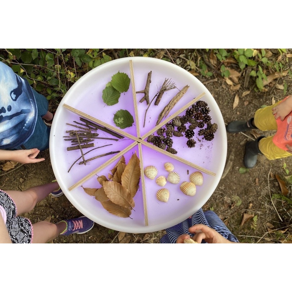 Podświetlany stół z drewnianymi elementami do sortowania - obrazek 6