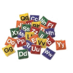 Woreczki z fasolą alfabet