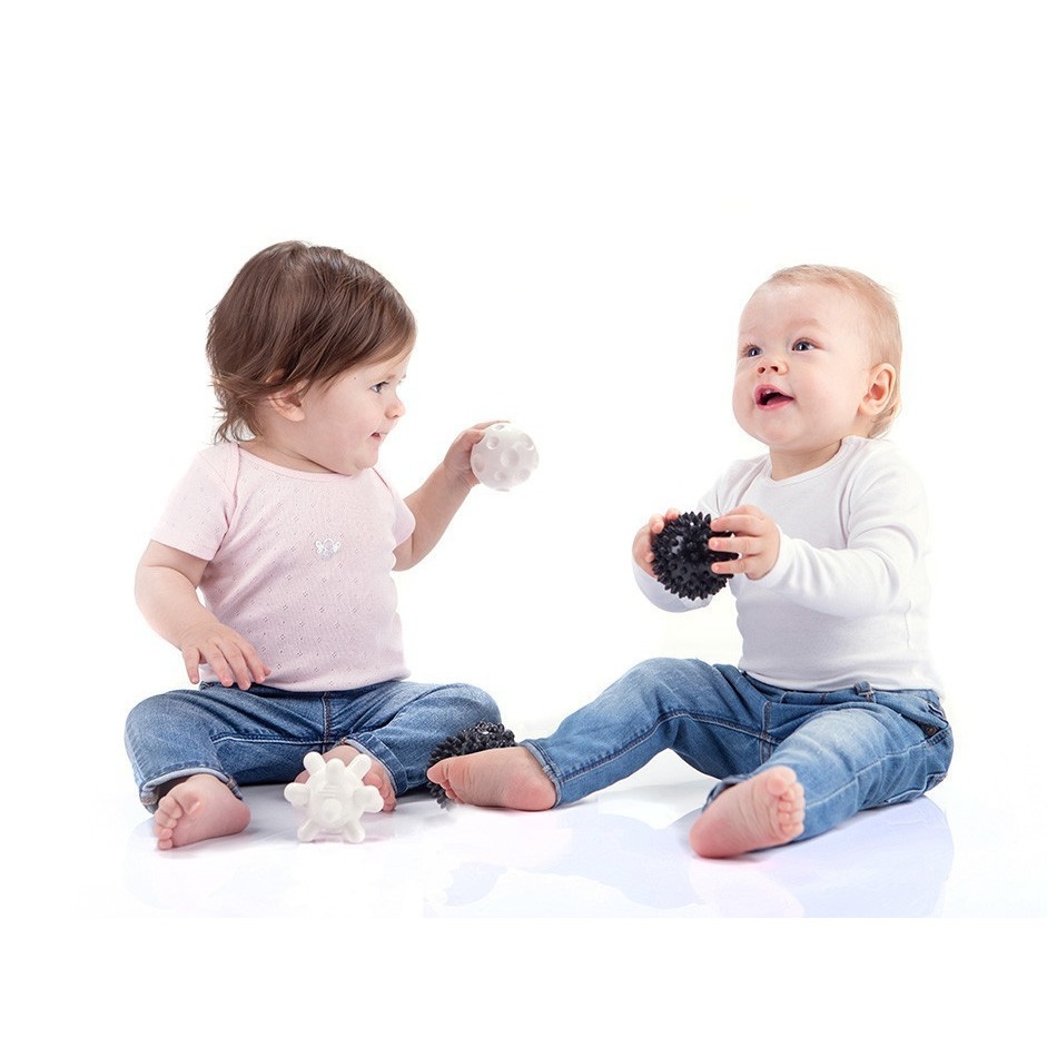 Zestaw czarno-białych piłek sensorycznych - obrazek 2